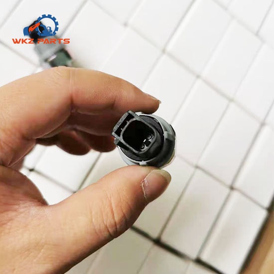 J05 Oil Pressure Sensor 83530-E0220 VH83530E0220 Kobelco SK200