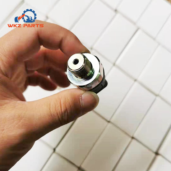 J05 Oil Pressure Sensor 83530-E0220 VH83530E0220 Kobelco SK200 J05 Oil Pressure Sensor 83530-E0220 VH83530E0220 Kobelco SK200